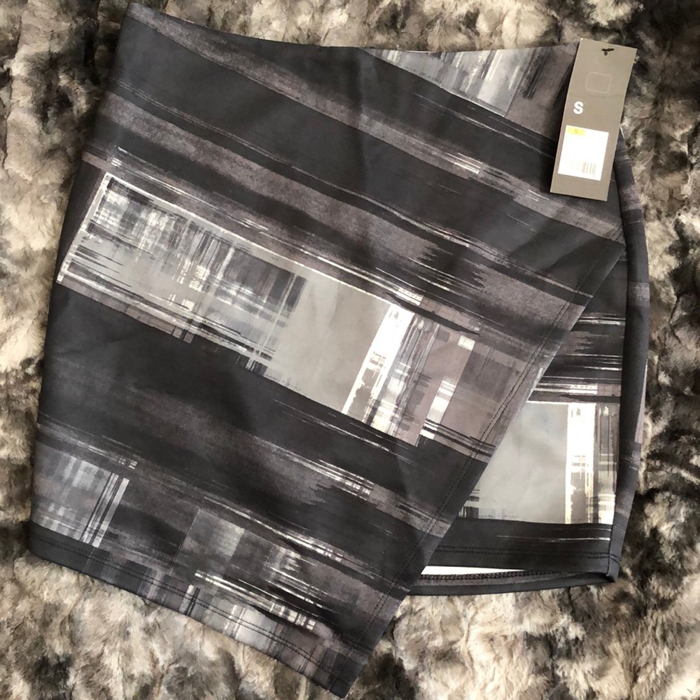 Women’s small plaid Mossimo skirt